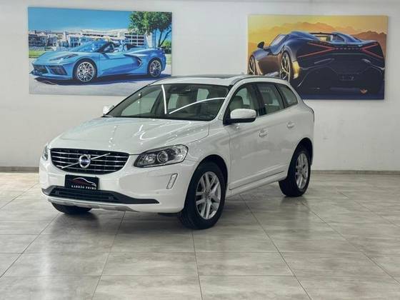 VOLVO XC60 2.4 D5 MOMENTUM DIESEL AWD 4P AUTOMÁTICO